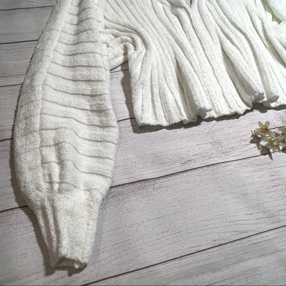 Free People Ribbed Balloon Sleeve V-Neck and Back Oversized Pullover Sweater - Picture 2 of 15